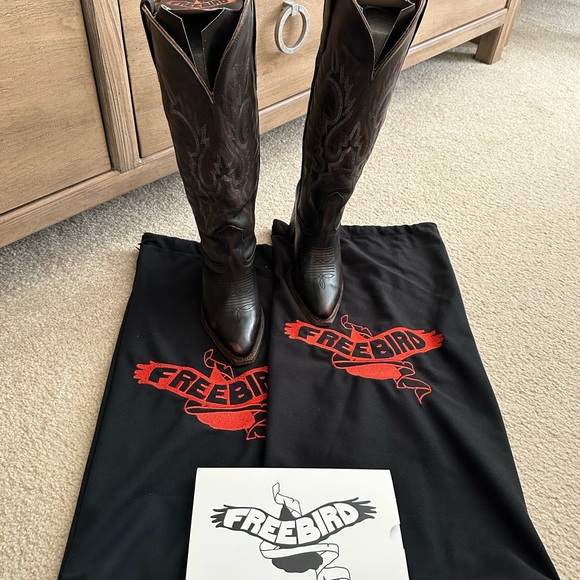 Brand new in box with dust covers and original boot stuffing.  Size 6. - Picture 6 of 9